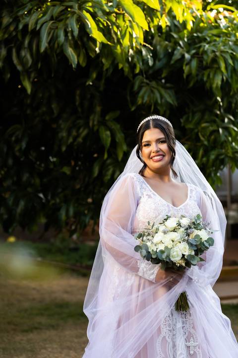 pre-wedding-casamento-ensaio-igreja-cerimonia-noiva-daniel-custodio-fotografias-de-casamento-uberlandia-fotografo-cerimonial-por-do-sol-vestido-terno-atelie-buque-buffet-chacara-banda-uberlandia-minas-gerais-goias-aragauri-brasil-chacara-pista-de dança-'
