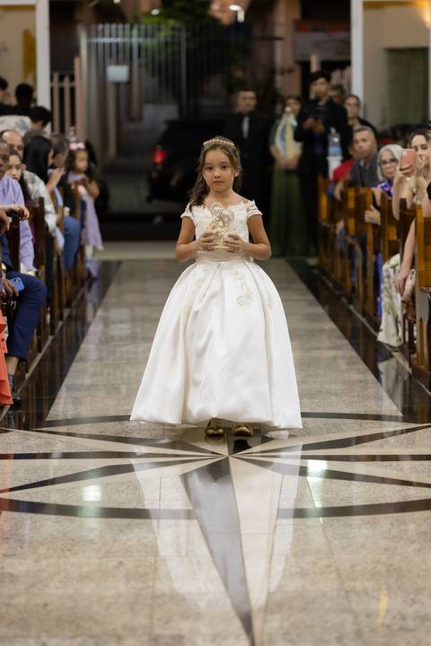 pre-wedding-casamento-ensaio-igreja-cerimonia-noiva-daniel-custodio-fotografias-de-casamento-uberlandia-fotografo-cerimonial-por-do-sol-vestido-terno-atelie-buque-buffet-chacara-banda-uberlandia-minas-gerais-goias-aragauri-brasil-chacara-pista-de dança-'