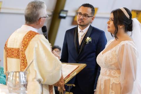 pre-wedding-casamento-ensaio-igreja-cerimonia-noiva-daniel-custodio-fotografias-de-casamento-uberlandia-fotografo-cerimonial-por-do-sol-vestido-terno-atelie-buque-buffet-chacara-banda-uberlandia-minas-gerais-goias-aragauri-brasil-chacara-pista-de dança-'