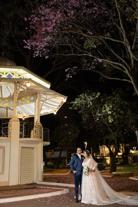 pre-wedding-casamento-ensaio-igreja-cerimonia-noiva-daniel-custodio-fotografias-de-casamento-uberlandia-fotografo-cerimonial-por-do-sol-vestido-terno-atelie-buque-buffet-chacara-banda-uberlandia-minas-gerais-goias-aragauri-brasil-chacara-pista-de dança-'