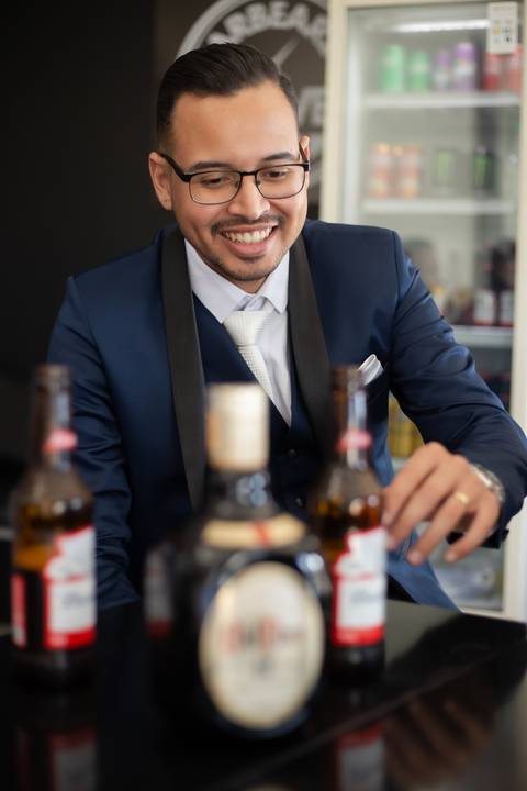 pre-wedding-casamento-ensaio-igreja-cerimonia-noiva-daniel-custodio-fotografias-de-casamento-uberlandia-fotografo-cerimonial-por-do-sol-vestido-terno-atelie-buque-buffet-chacara-banda-uberlandia-minas-gerais-goias-aragauri-brasil-chacara-pista-de dança-'