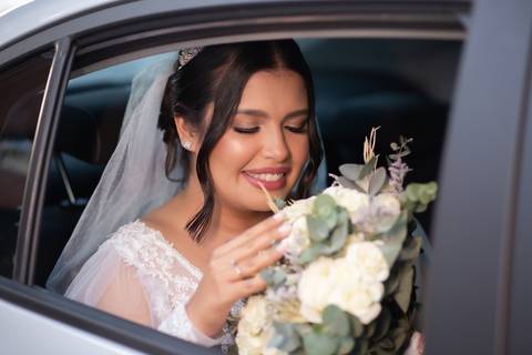 pre-wedding-casamento-ensaio-igreja-cerimonia-noiva-daniel-custodio-fotografias-de-casamento-uberlandia-fotografo-cerimonial-por-do-sol-vestido-terno-atelie-buque-buffet-chacara-banda-uberlandia-minas-gerais-goias-aragauri-brasil-chacara-pista-de dança-'