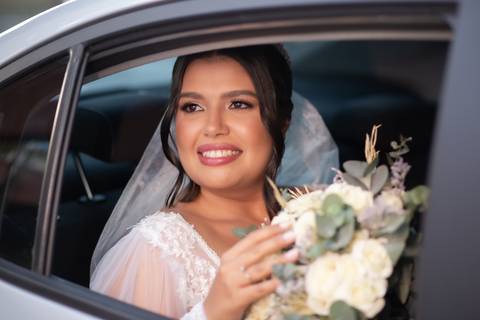 pre-wedding-casamento-ensaio-igreja-cerimonia-noiva-daniel-custodio-fotografias-de-casamento-uberlandia-fotografo-cerimonial-por-do-sol-vestido-terno-atelie-buque-buffet-chacara-banda-uberlandia-minas-gerais-goias-aragauri-brasil-chacara-pista-de dança-'