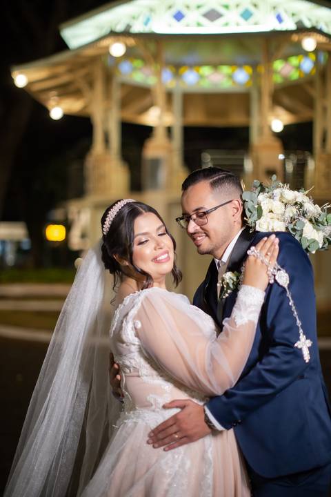 pre-wedding-casamento-ensaio-igreja-cerimonia-noiva-daniel-custodio-fotografias-de-casamento-uberlandia-fotografo-cerimonial-por-do-sol-vestido-terno-atelie-buque-buffet-chacara-banda-uberlandia-minas-gerais-goias-aragauri-brasil-chacara-pista-de dança-'