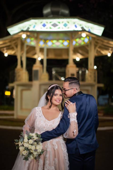 pre-wedding-casamento-ensaio-igreja-cerimonia-noiva-daniel-custodio-fotografias-de-casamento-uberlandia-fotografo-cerimonial-por-do-sol-vestido-terno-atelie-buque-buffet-chacara-banda-uberlandia-minas-gerais-goias-aragauri-brasil-chacara-pista-de dança-'
