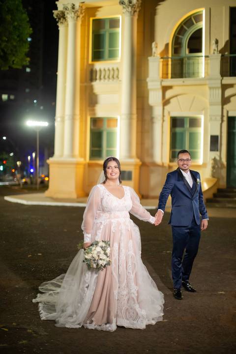 pre-wedding-casamento-ensaio-igreja-cerimonia-noiva-daniel-custodio-fotografias-de-casamento-uberlandia-fotografo-cerimonial-por-do-sol-vestido-terno-atelie-buque-buffet-chacara-banda-uberlandia-minas-gerais-goias-aragauri-brasil-chacara-pista-de dança-'
