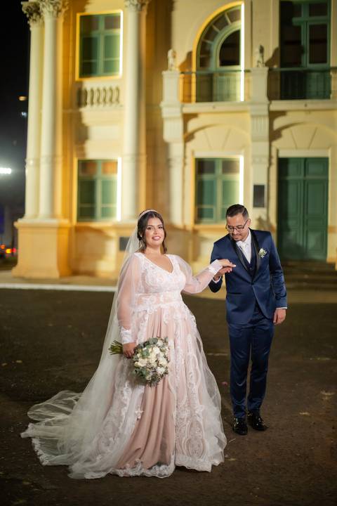 pre-wedding-casamento-ensaio-igreja-cerimonia-noiva-daniel-custodio-fotografias-de-casamento-uberlandia-fotografo-cerimonial-por-do-sol-vestido-terno-atelie-buque-buffet-chacara-banda-uberlandia-minas-gerais-goias-aragauri-brasil-chacara-pista-de dança-'