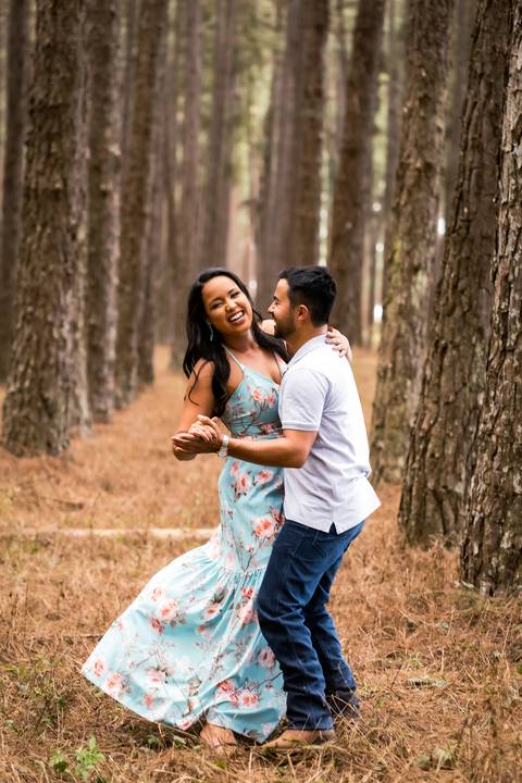 pre-wedding-casamento-ensaio-igreja-cerimonia-noiva-daniel-custodio-fotografias-de-casamento-uberlandia-fotografo-cerimonial-por-do-sol-vestido-terno-atelie-buque-buffet-chacara-banda-uberlandia-minas-gerais-goias-aragauri-brasil-chacara-pista-de dança-'