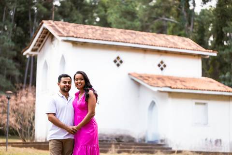 pre-wedding-casamento-ensaio-igreja-cerimonia-noiva-daniel-custodio-fotografias-de-casamento-uberlandia-fotografo-cerimonial-por-do-sol-vestido-terno-atelie-buque-buffet-chacara-banda-uberlandia-minas-gerais-goias-aragauri-brasil-chacara-pista-de dança-'