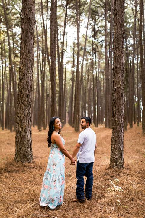pre-wedding-casamento-ensaio-igreja-cerimonia-noiva-daniel-custodio-fotografias-de-casamento-uberlandia-fotografo-cerimonial-por-do-sol-vestido-terno-atelie-buque-buffet-chacara-banda-uberlandia-minas-gerais-goias-aragauri-brasil-chacara-pista-de dança-'