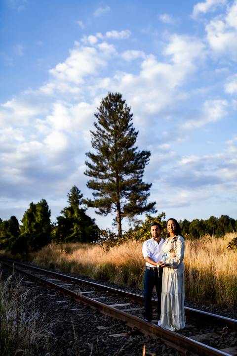 pre-wedding-casamento-ensaio-igreja-cerimonia-noiva-daniel-custodio-fotografias-de-casamento-uberlandia-fotografo-cerimonial-por-do-sol-vestido-terno-atelie-buque-buffet-chacara-banda-uberlandia-minas-gerais-goias-aragauri-brasil-chacara-pista-de dança-'