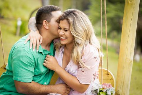 pre-wedding-casamento-ensaio-igreja-cerimonia-noiva-daniel-custodio-fotografias-de-casamento-uberlandia-fotografo-cerimonial-por-do-sol-vestido-terno-atelie-buque-buffet-chacara-banda-uberlandia-minas-gerais-goias-aragauri-brasil-chacara-pista-de dança-'