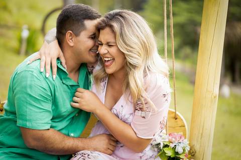 pre-wedding-casamento-ensaio-igreja-cerimonia-noiva-daniel-custodio-fotografias-de-casamento-uberlandia-fotografo-cerimonial-por-do-sol-vestido-terno-atelie-buque-buffet-chacara-banda-uberlandia-minas-gerais-goias-aragauri-brasil-chacara-pista-de dança-'