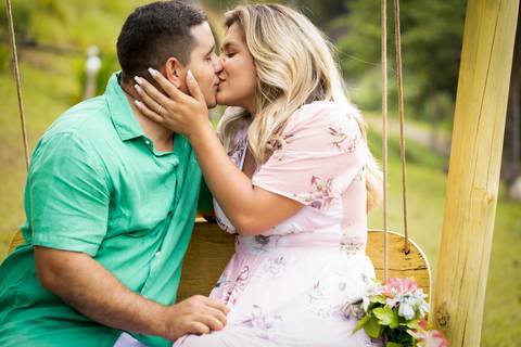 pre-wedding-casamento-ensaio-igreja-cerimonia-noiva-daniel-custodio-fotografias-de-casamento-uberlandia-fotografo-cerimonial-por-do-sol-vestido-terno-atelie-buque-buffet-chacara-banda-uberlandia-minas-gerais-goias-aragauri-brasil-chacara-pista-de dança-'