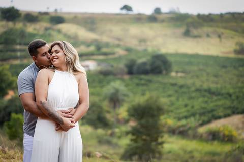 pre-wedding-casamento-ensaio-igreja-cerimonia-noiva-daniel-custodio-fotografias-de-casamento-uberlandia-fotografo-cerimonial-por-do-sol-vestido-terno-atelie-buque-buffet-chacara-banda-uberlandia-minas-gerais-goias-aragauri-brasil-chacara-pista-de dança-'