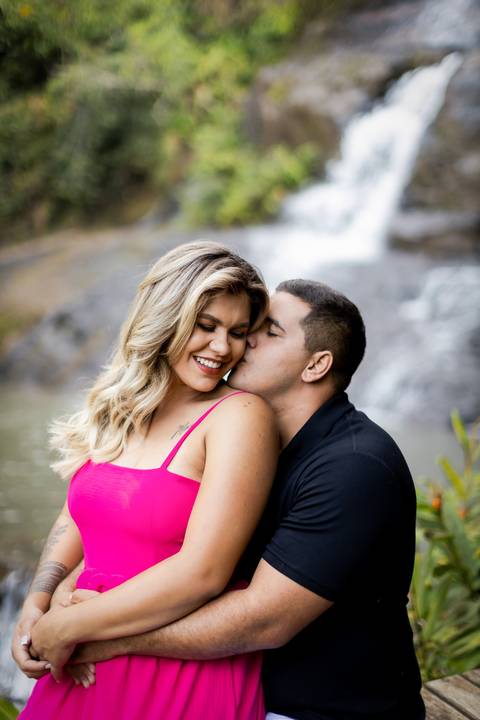 pre-wedding-casamento-ensaio-igreja-cerimonia-noiva-daniel-custodio-fotografias-de-casamento-uberlandia-fotografo-cerimonial-por-do-sol-vestido-terno-atelie-buque-buffet-chacara-banda-uberlandia-minas-gerais-goias-aragauri-brasil-chacara-pista-de dança-'