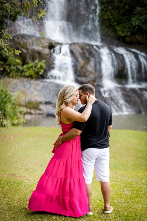 pre-wedding-casamento-ensaio-igreja-cerimonia-noiva-daniel-custodio-fotografias-de-casamento-uberlandia-fotografo-cerimonial-por-do-sol-vestido-terno-atelie-buque-buffet-chacara-banda-uberlandia-minas-gerais-goias-aragauri-brasil-chacara-pista-de dança-'