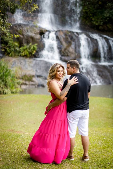pre-wedding-casamento-ensaio-igreja-cerimonia-noiva-daniel-custodio-fotografias-de-casamento-uberlandia-fotografo-cerimonial-por-do-sol-vestido-terno-atelie-buque-buffet-chacara-banda-uberlandia-minas-gerais-goias-aragauri-brasil-chacara-pista-de dança-'