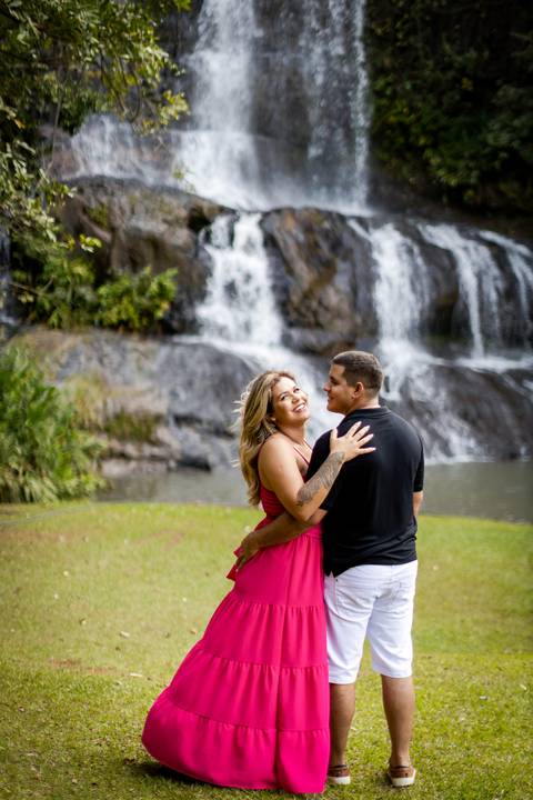 pre-wedding-casamento-ensaio-igreja-cerimonia-noiva-daniel-custodio-fotografias-de-casamento-uberlandia-fotografo-cerimonial-por-do-sol-vestido-terno-atelie-buque-buffet-chacara-banda-uberlandia-minas-gerais-goias-aragauri-brasil-chacara-pista-de dança-'
