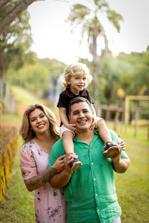 pre-wedding-casamento-ensaio-igreja-cerimonia-noiva-daniel-custodio-fotografias-de-casamento-uberlandia-fotografo-cerimonial-por-do-sol-vestido-terno-atelie-buque-buffet-chacara-banda-uberlandia-minas-gerais-goias-aragauri-brasil-chacara-pista-de dança-'