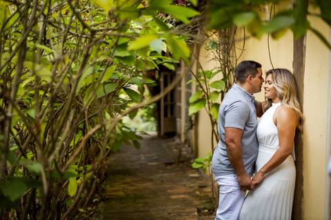 pre-wedding-casamento-ensaio-igreja-cerimonia-noiva-daniel-custodio-fotografias-de-casamento-uberlandia-fotografo-cerimonial-por-do-sol-vestido-terno-atelie-buque-buffet-chacara-banda-uberlandia-minas-gerais-goias-aragauri-brasil-chacara-pista-de dança-'
