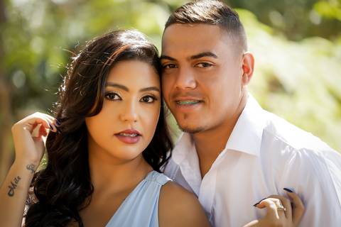 pre-wedding-casamento-ensaio-igreja-cerimonia-noiva-daniel-custodio-fotografias-de-casamento-uberlandia-fotografo-cerimonial-por-do-sol-vestido-terno-atelie-buque-buffet-chacara-banda-uberlandia-minas-gerais-goias-aragauri-brasil-chacara-pista-de dança-'