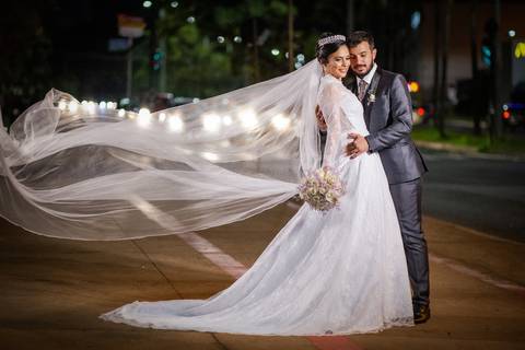 pre-wedding-casamento-ensaio-igreja-cerimonia-noiva-daniel-custodio-fotografias-de-casamento-uberlandia-fotografo-cerimonial-por-do-sol-vestido-terno-atelie-buque-buffet-chacara-banda-uberlandia-minas-gerais-goias-aragauri-brasil-chacara-pista-de dança-'