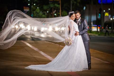 pre-wedding-casamento-ensaio-igreja-cerimonia-noiva-daniel-custodio-fotografias-de-casamento-uberlandia-fotografo-cerimonial-por-do-sol-vestido-terno-atelie-buque-buffet-chacara-banda-uberlandia-minas-gerais-goias-aragauri-brasil-chacara-pista-de dança-'