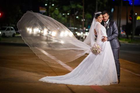 pre-wedding-casamento-ensaio-igreja-cerimonia-noiva-daniel-custodio-fotografias-de-casamento-uberlandia-fotografo-cerimonial-por-do-sol-vestido-terno-atelie-buque-buffet-chacara-banda-uberlandia-minas-gerais-goias-aragauri-brasil-chacara-pista-de dança-'
