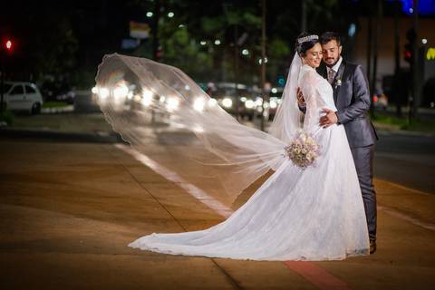 pre-wedding-casamento-ensaio-igreja-cerimonia-noiva-daniel-custodio-fotografias-de-casamento-uberlandia-fotografo-cerimonial-por-do-sol-vestido-terno-atelie-buque-buffet-chacara-banda-uberlandia-minas-gerais-goias-aragauri-brasil-chacara-pista-de dança-'