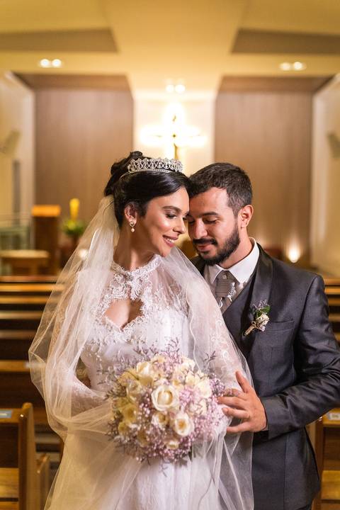 pre-wedding-casamento-ensaio-igreja-cerimonia-noiva-daniel-custodio-fotografias-de-casamento-uberlandia-fotografo-cerimonial-por-do-sol-vestido-terno-atelie-buque-buffet-chacara-banda-uberlandia-minas-gerais-goias-aragauri-brasil-chacara-pista-de dança-'