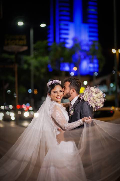 pre-wedding-casamento-ensaio-igreja-cerimonia-noiva-daniel-custodio-fotografias-de-casamento-uberlandia-fotografo-cerimonial-por-do-sol-vestido-terno-atelie-buque-buffet-chacara-banda-uberlandia-minas-gerais-goias-aragauri-brasil-chacara-pista-de dança-'