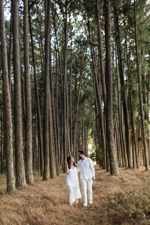 pre-wedding-casamento-ensaio-igreja-cerimonia-noiva-daniel-custodio-fotografias-de-casamento-uberlandia-fotografo-cerimonial-por-do-sol-vestido-terno-atelie-buque-buffet-chacara-banda-uberlandia-minas-gerais-goias-aragauri-brasil-chacara-pista-de dança-'