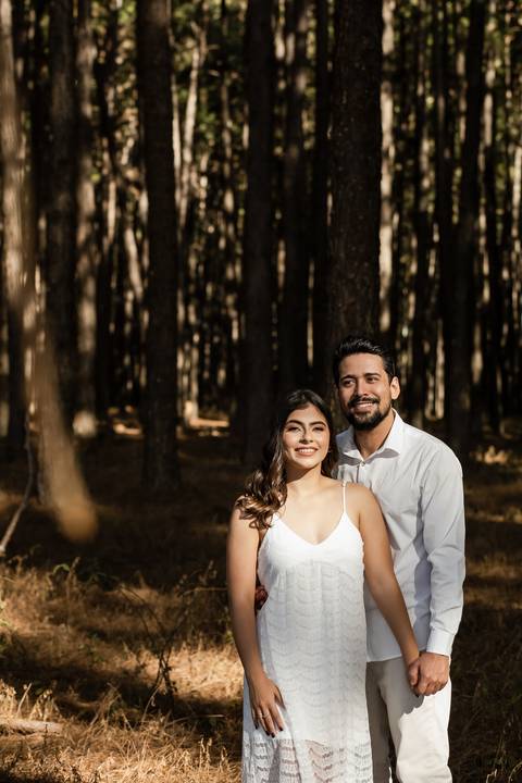 pre-wedding-casamento-ensaio-igreja-cerimonia-noiva-daniel-custodio-fotografias-de-casamento-uberlandia-fotografo-cerimonial-por-do-sol-vestido-terno-atelie-buque-buffet-chacara-banda-uberlandia-minas-gerais-goias-aragauri-brasil-chacara-pista-de dança-'