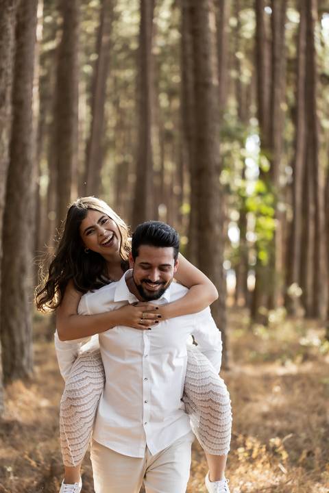 pre-wedding-casamento-ensaio-igreja-cerimonia-noiva-daniel-custodio-fotografias-de-casamento-uberlandia-fotografo-cerimonial-por-do-sol-vestido-terno-atelie-buque-buffet-chacara-banda-uberlandia-minas-gerais-goias-aragauri-brasil-chacara-pista-de dança-'