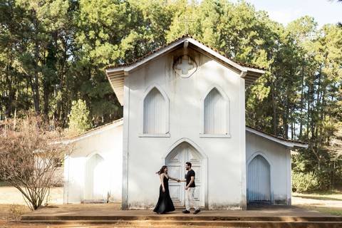 pre-wedding-casamento-ensaio-igreja-cerimonia-noiva-daniel-custodio-fotografias-de-casamento-uberlandia-fotografo-cerimonial-por-do-sol-vestido-terno-atelie-buque-buffet-chacara-banda-uberlandia-minas-gerais-goias-aragauri-brasil-chacara-pista-de dança-'