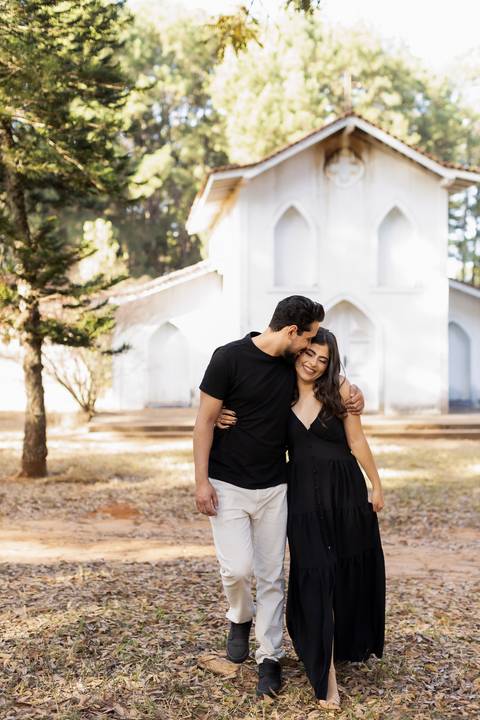 pre-wedding-casamento-ensaio-igreja-cerimonia-noiva-daniel-custodio-fotografias-de-casamento-uberlandia-fotografo-cerimonial-por-do-sol-vestido-terno-atelie-buque-buffet-chacara-banda-uberlandia-minas-gerais-goias-aragauri-brasil-chacara-pista-de dança-'