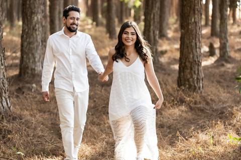 pre-wedding-casamento-ensaio-igreja-cerimonia-noiva-daniel-custodio-fotografias-de-casamento-uberlandia-fotografo-cerimonial-por-do-sol-vestido-terno-atelie-buque-buffet-chacara-banda-uberlandia-minas-gerais-goias-aragauri-brasil-chacara-pista-de dança-'