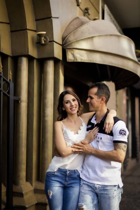 pre-wedding-casamento-ensaio-igreja-cerimonia-noiva-daniel-custodio-fotografias-de-casamento-uberlandia-fotografo-cerimonial-por-do-sol-vestido-terno-atelie-buque-buffet-chacara-banda-uberlandia-minas-gerais-goias-aragauri-brasil-chacara-pista-de dança-'