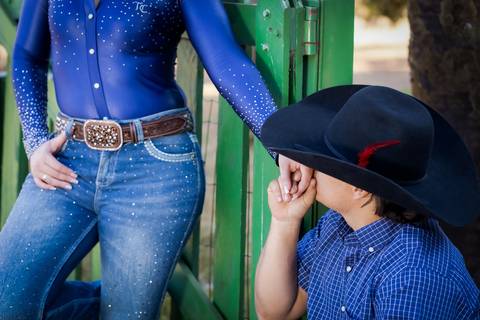 pre-wedding-casamento-ensaio-igreja-cerimonia-noiva-daniel-custodio-fotografias-de-casamento-uberlandia-fotografo-cerimonial-por-do-sol-vestido-terno-atelie-buque-buffet-chacara-banda-uberlandia-minas-gerais-goias-aragauri-brasil-chacara-pista-de dança-'