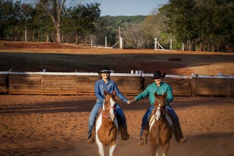 pre-wedding-casamento-ensaio-igreja-cerimonia-noiva-daniel-custodio-fotografias-de-casamento-uberlandia-fotografo-cerimonial-por-do-sol-vestido-terno-atelie-buque-buffet-chacara-banda-uberlandia-minas-gerais-goias-aragauri-brasil-chacara-pista-de dança-'
