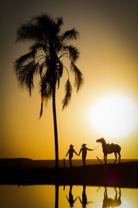 pre-wedding-casamento-ensaio-igreja-cerimonia-noiva-daniel-custodio-fotografias-de-casamento-uberlandia-fotografo-cerimonial-por-do-sol-vestido-terno-atelie-buque-buffet-chacara-banda-uberlandia-minas-gerais-goias-aragauri-brasil-chacara-pista-de dança-'