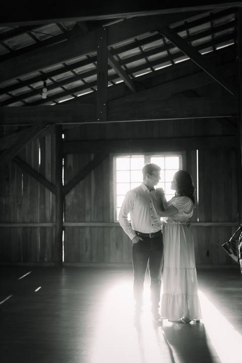 pre-wedding-casamento-ensaio-igreja-cerimonia-noiva-daniel-custodio-fotografias-de-casamento-uberlandia-fotografo-cerimonial-por-do-sol-vestido-terno-atelie-buque-buffet-chacara-banda-uberlandia-minas-gerais-goias-aragauri-brasil-chacara-pista-de dança-'