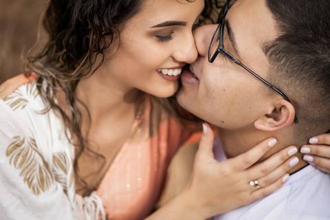 pre-wedding-casamento-ensaio-igreja-cerimonia-noiva-daniel-custodio-fotografias-de-casamento-uberlandia-fotografo-cerimonial-por-do-sol-vestido-terno-atelie-buque-buffet-chacara-banda-uberlandia-minas-gerais-goias-aragauri-brasil-chacara-pista-de dança-'