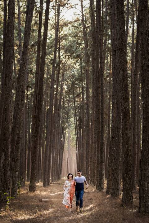 pre-wedding-casamento-ensaio-igreja-cerimonia-noiva-daniel-custodio-fotografias-de-casamento-uberlandia-fotografo-cerimonial-por-do-sol-vestido-terno-atelie-buque-buffet-chacara-banda-uberlandia-minas-gerais-goias-aragauri-brasil-chacara-pista-de dança-'