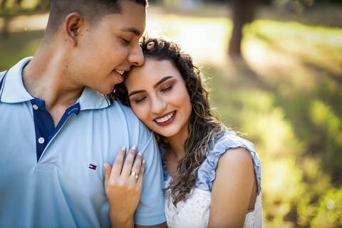 pre-wedding-casamento-ensaio-igreja-cerimonia-noiva-daniel-custodio-fotografias-de-casamento-uberlandia-fotografo-cerimonial-por-do-sol-vestido-terno-atelie-buque-buffet-chacara-banda-uberlandia-minas-gerais-goias-aragauri-brasil-chacara-pista-de dança-'