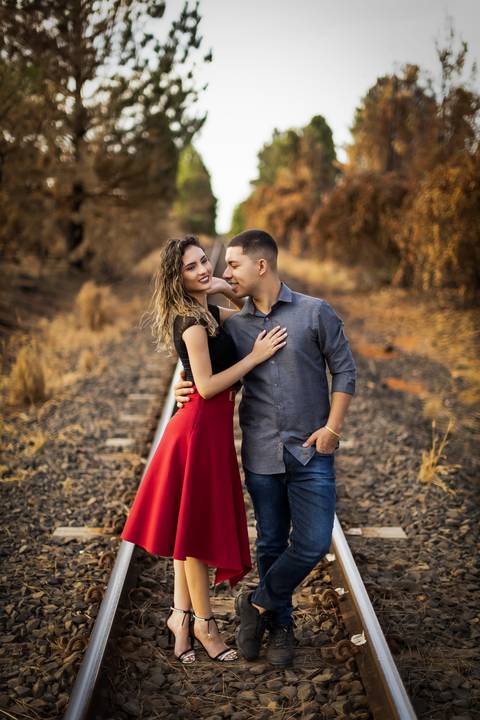 pre-wedding-casamento-ensaio-igreja-cerimonia-noiva-daniel-custodio-fotografias-de-casamento-uberlandia-fotografo-cerimonial-por-do-sol-vestido-terno-atelie-buque-buffet-chacara-banda-uberlandia-minas-gerais-goias-aragauri-brasil-chacara-pista-de dança-'