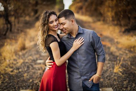 pre-wedding-casamento-ensaio-igreja-cerimonia-noiva-daniel-custodio-fotografias-de-casamento-uberlandia-fotografo-cerimonial-por-do-sol-vestido-terno-atelie-buque-buffet-chacara-banda-uberlandia-minas-gerais-goias-aragauri-brasil-chacara-pista-de dança-'