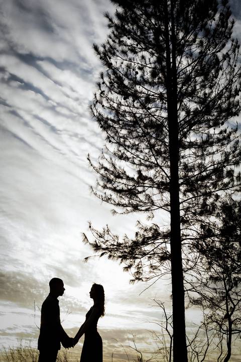 pre-wedding-casamento-ensaio-igreja-cerimonia-noiva-daniel-custodio-fotografias-de-casamento-uberlandia-fotografo-cerimonial-por-do-sol-vestido-terno-atelie-buque-buffet-chacara-banda-uberlandia-minas-gerais-goias-aragauri-brasil-chacara-pista-de dança-'