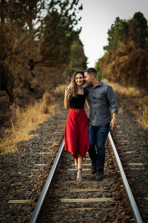 pre-wedding-casamento-ensaio-igreja-cerimonia-noiva-daniel-custodio-fotografias-de-casamento-uberlandia-fotografo-cerimonial-por-do-sol-vestido-terno-atelie-buque-buffet-chacara-banda-uberlandia-minas-gerais-goias-aragauri-brasil-chacara-pista-de dança-'